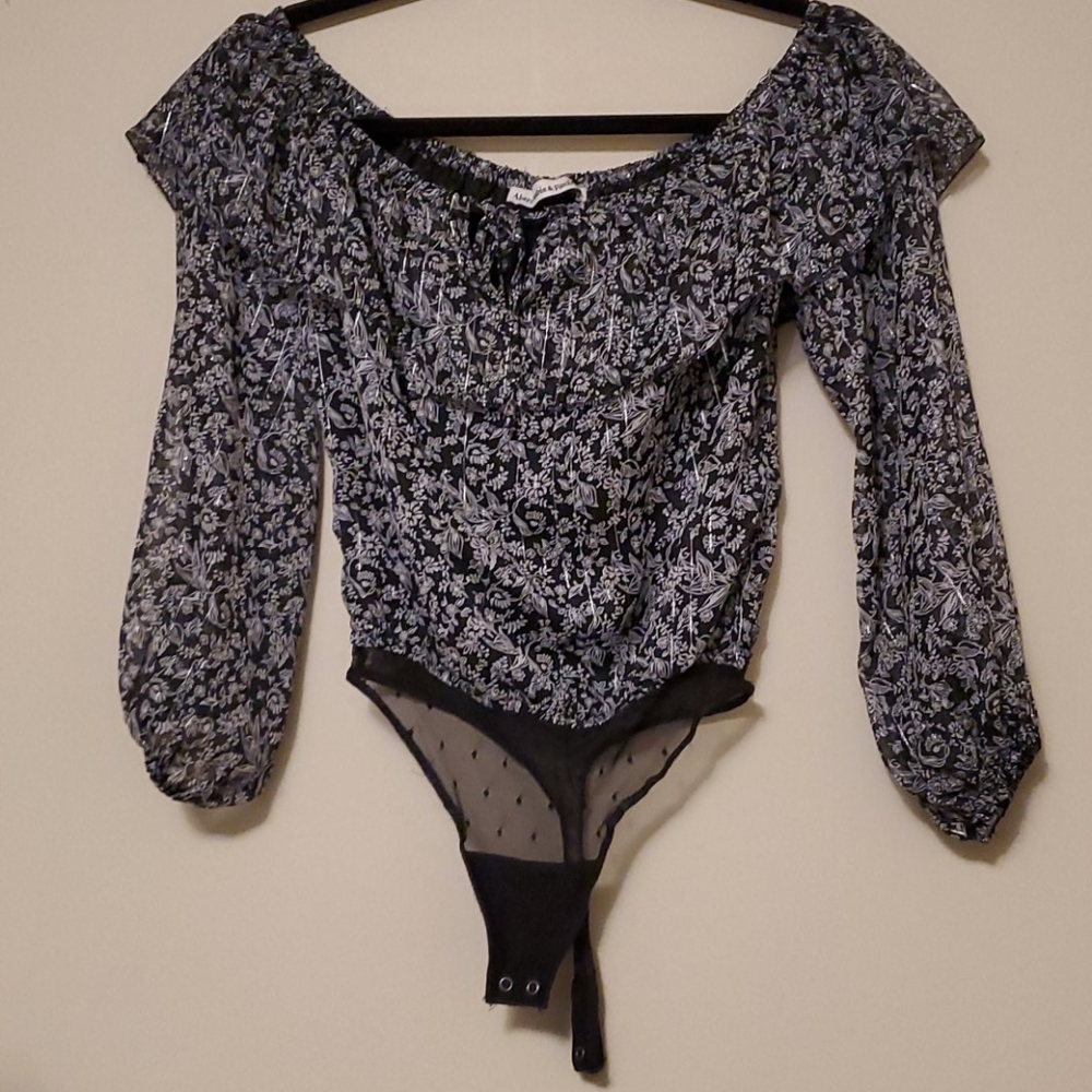 NEW Off-The-Shoulders Pretty Blouse-top Body Suit